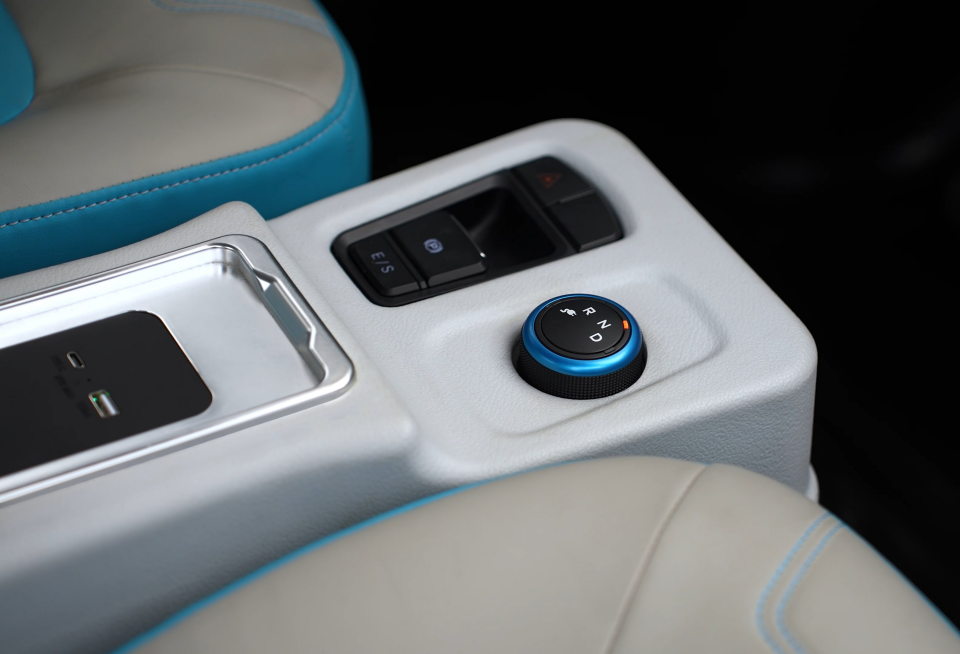 V1 Elektrikli Araç Beyaz