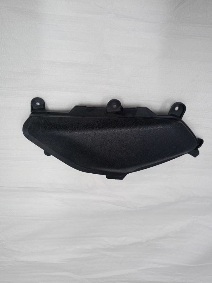 KOLTUK ALTI SOL DEKORATİF KAPAK PP