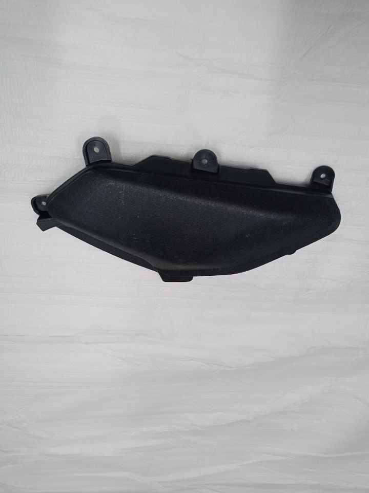 KOLTUK ALTI SAĞ DEKORATİF KAPAK PP