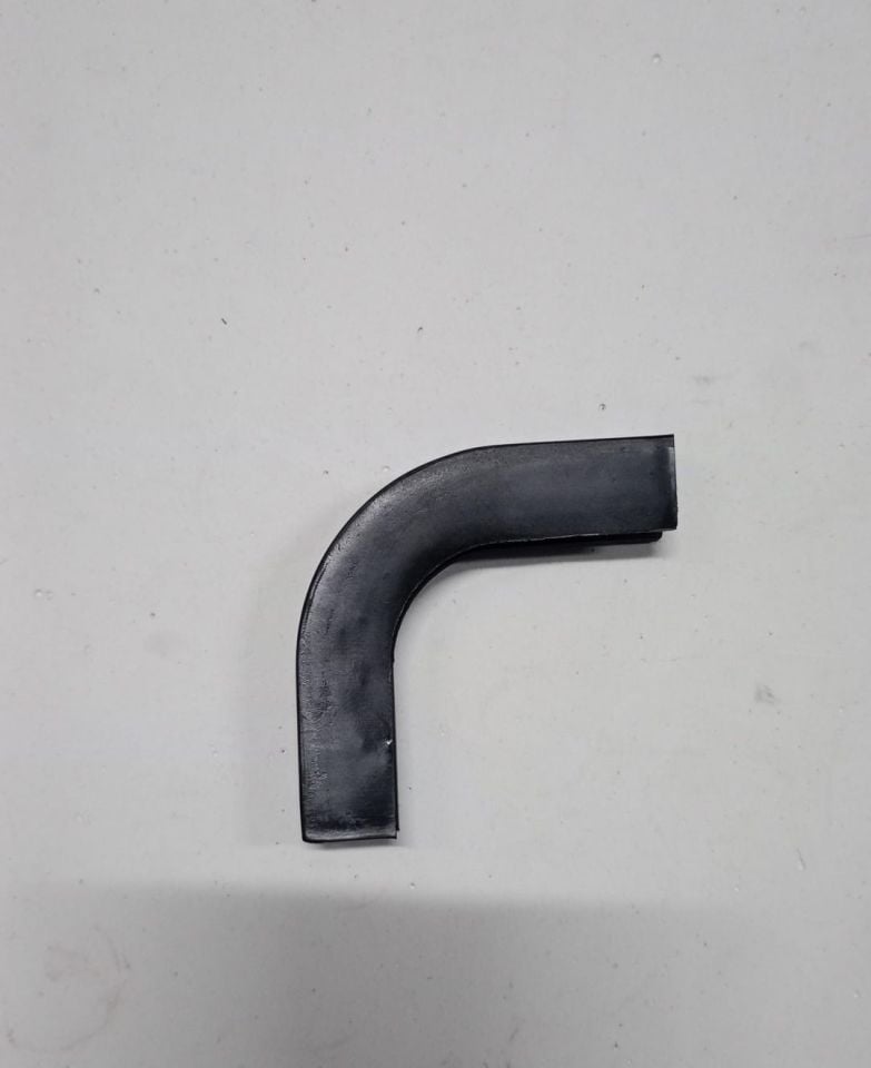 APM2: PASSENGER SEAT CORNER STOPPER